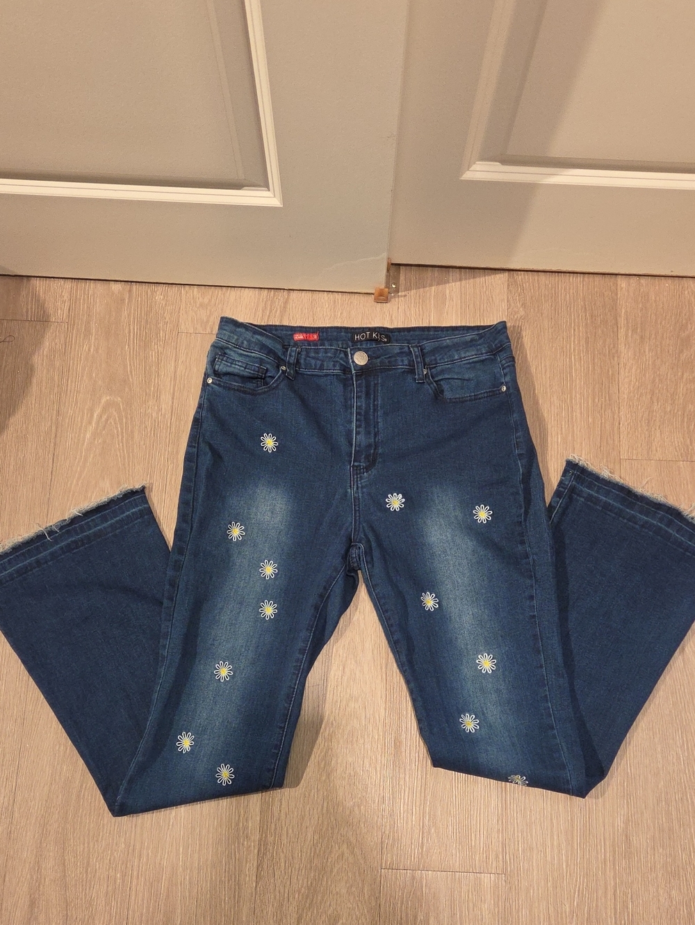Hot Kiss Dark Blue Straight-Leg Jeans with Daisy Embroidery